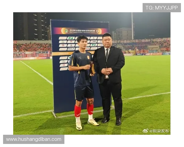 铜梁龙十人逆转新鹏城登顶